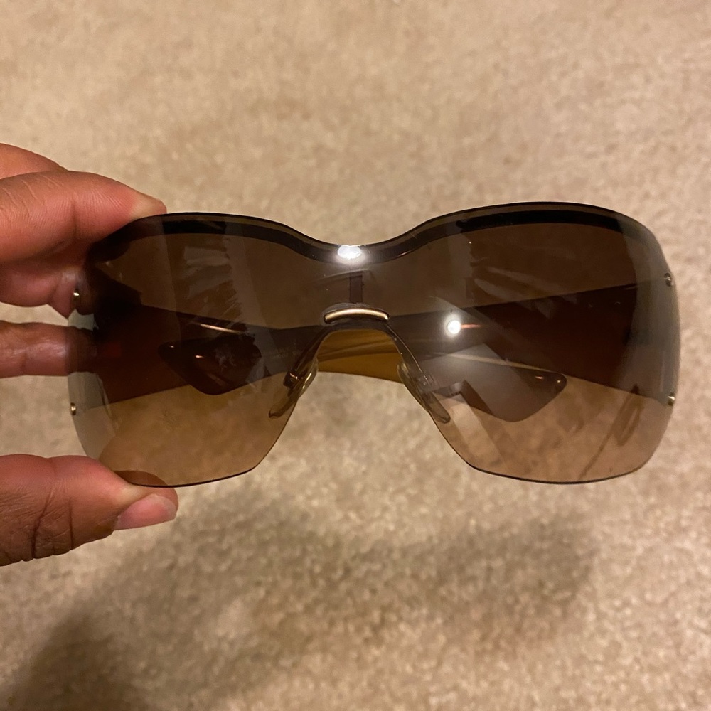 100% Authentic Gucci Sunglasses with case